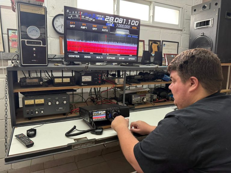 Estreno-Yaesu-FT710aess (2)